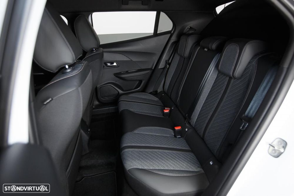 Peugeot 2008 1.2 PureTech Allure EAT8 - 11