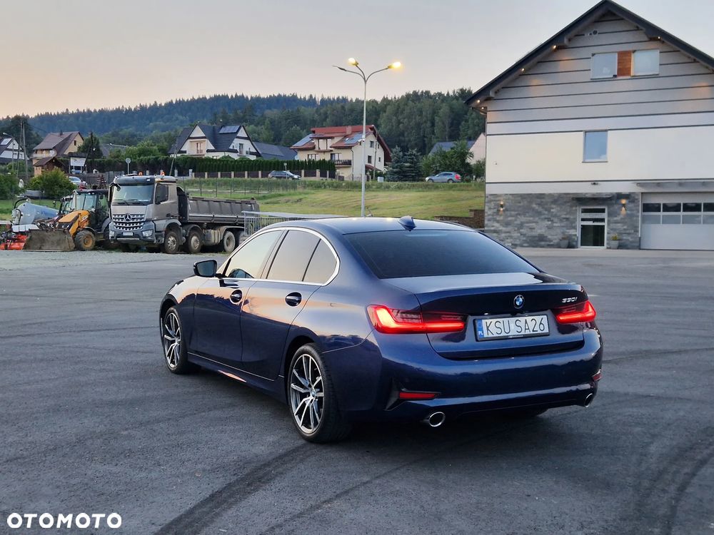 BMW Seria 3 330i Sport Line - 9