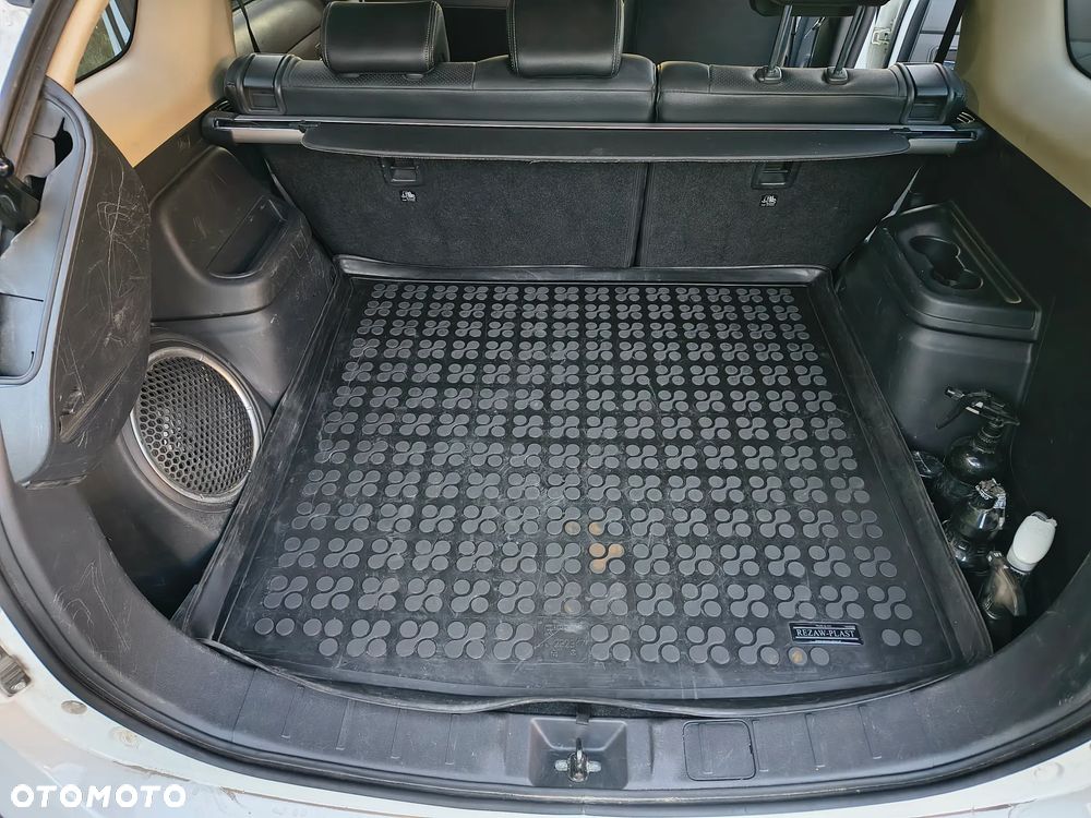 Mitsubishi Outlander Instyle NAVI + - 19