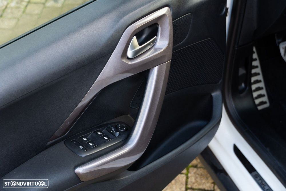 Peugeot 2008 1.6 BlueHDi Style - 47