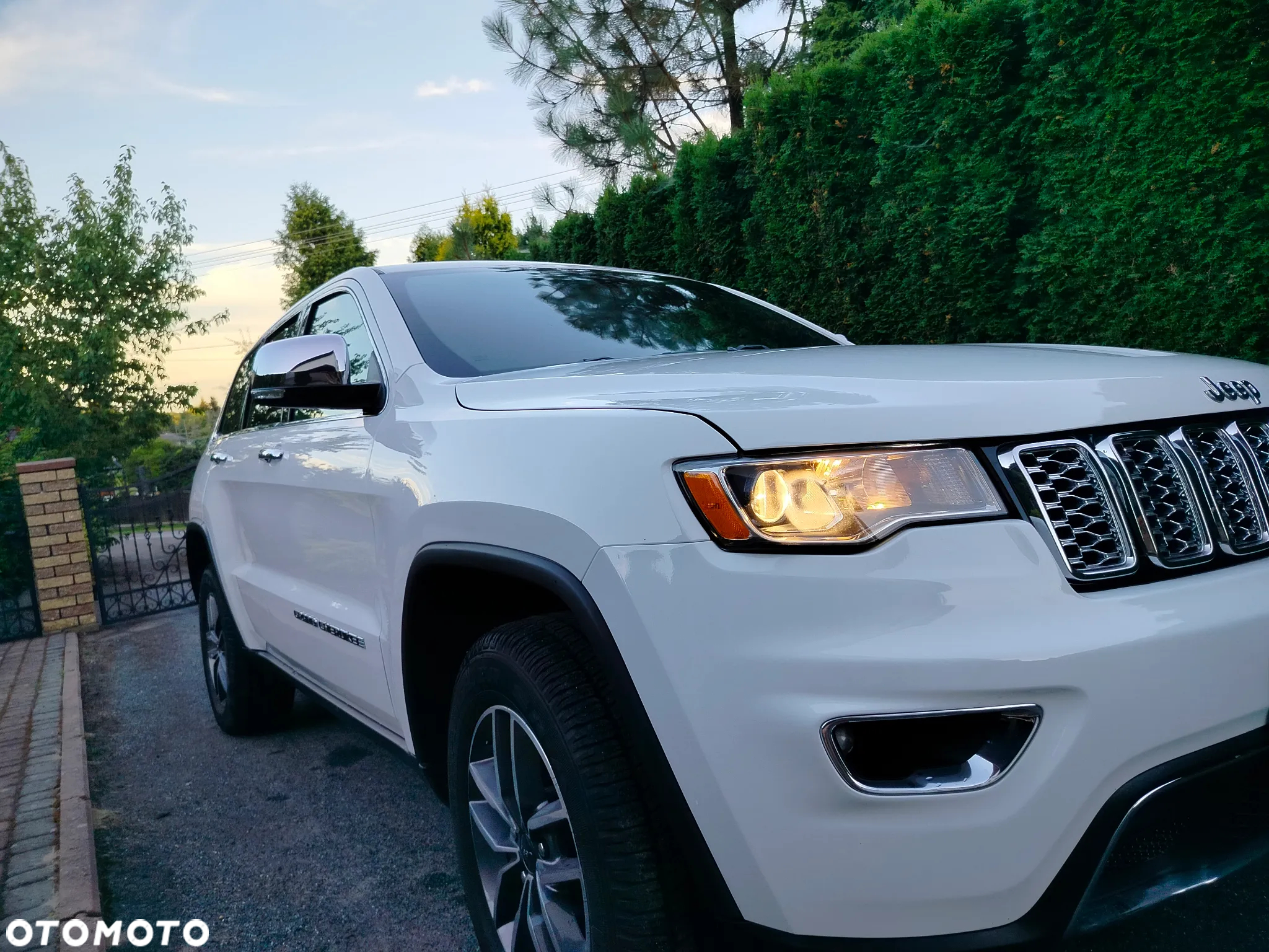 Jeep Grand Cherokee - 27