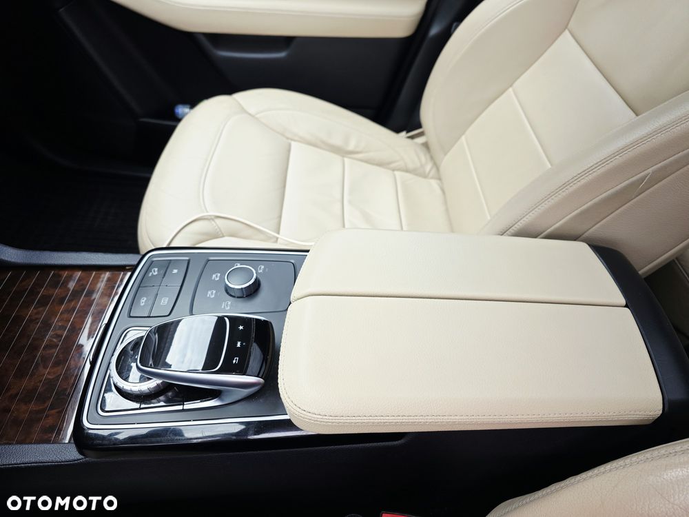 Mercedes-Benz GLS - 33