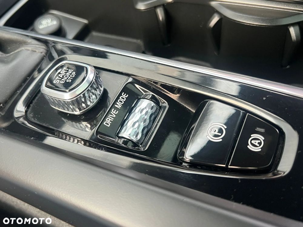 Volvo XC 60 D5 AWD Momentum - 25