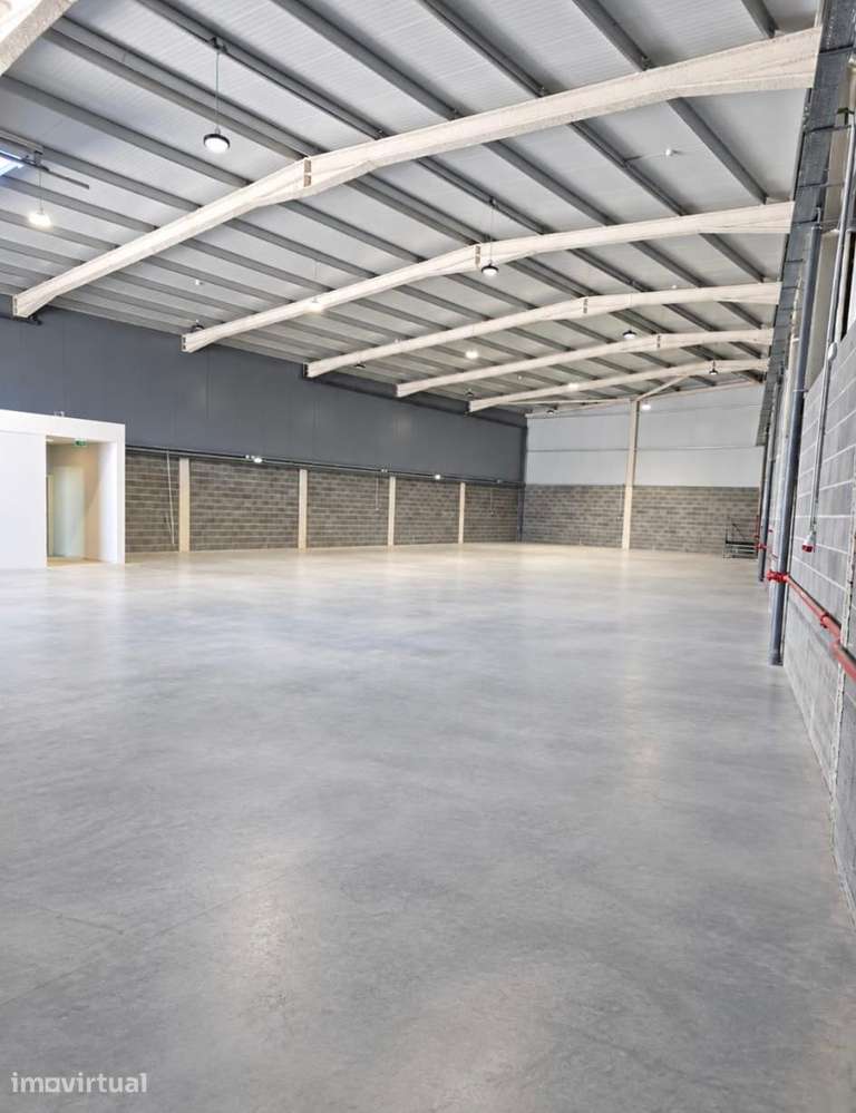 ARMAZÉM NOVO A ESTREAR - 647 M² INTERIORES + 915 M² EXTERIORES - Grande imagem: 2/12