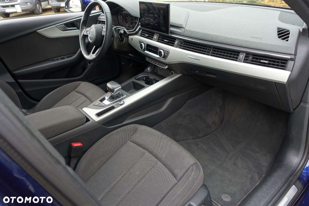 Audi A4 Limousine - 14