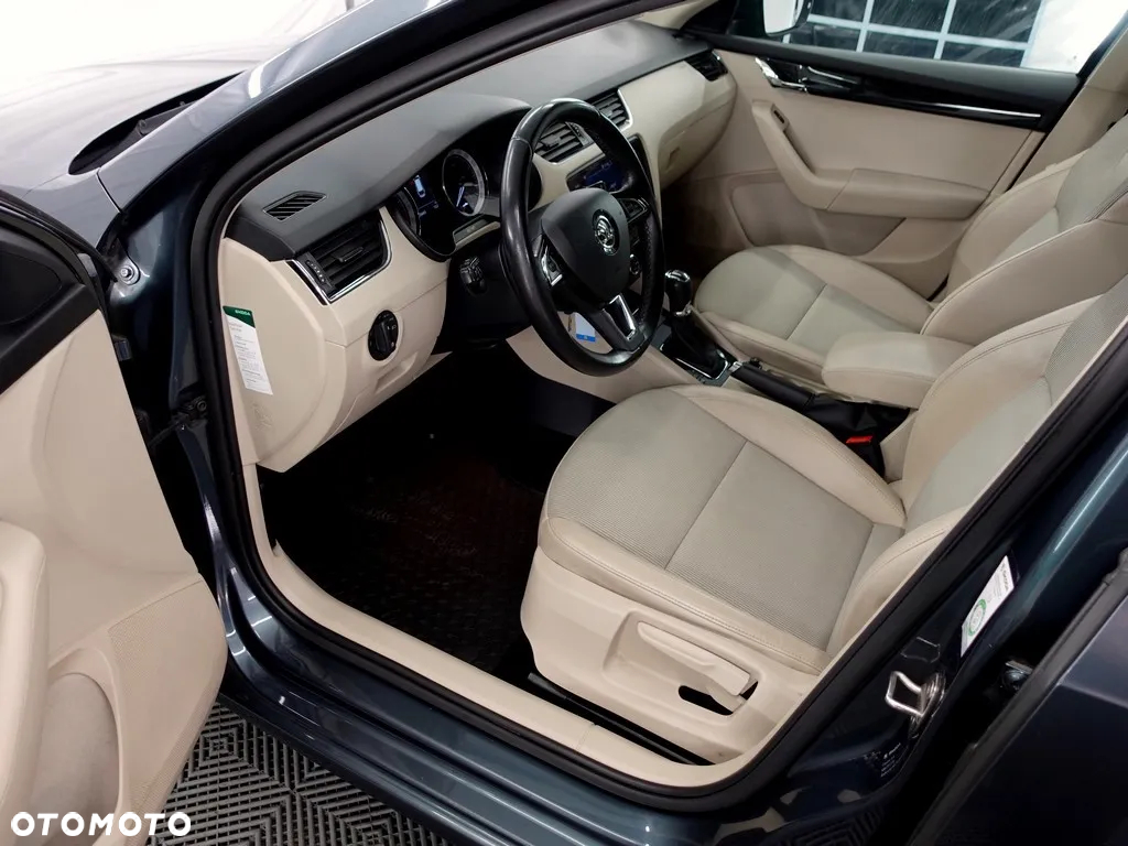 Skoda Octavia 2.0 TDI Elegance DSG - 8