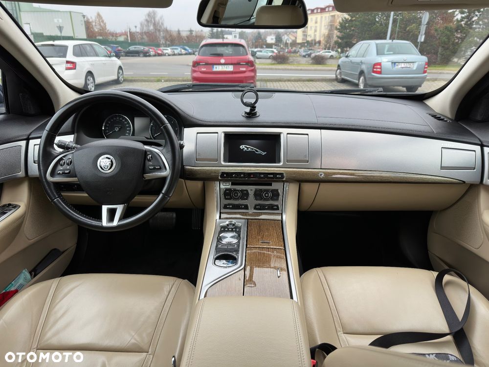 Jaguar XF 2.2 D Luxury - 14