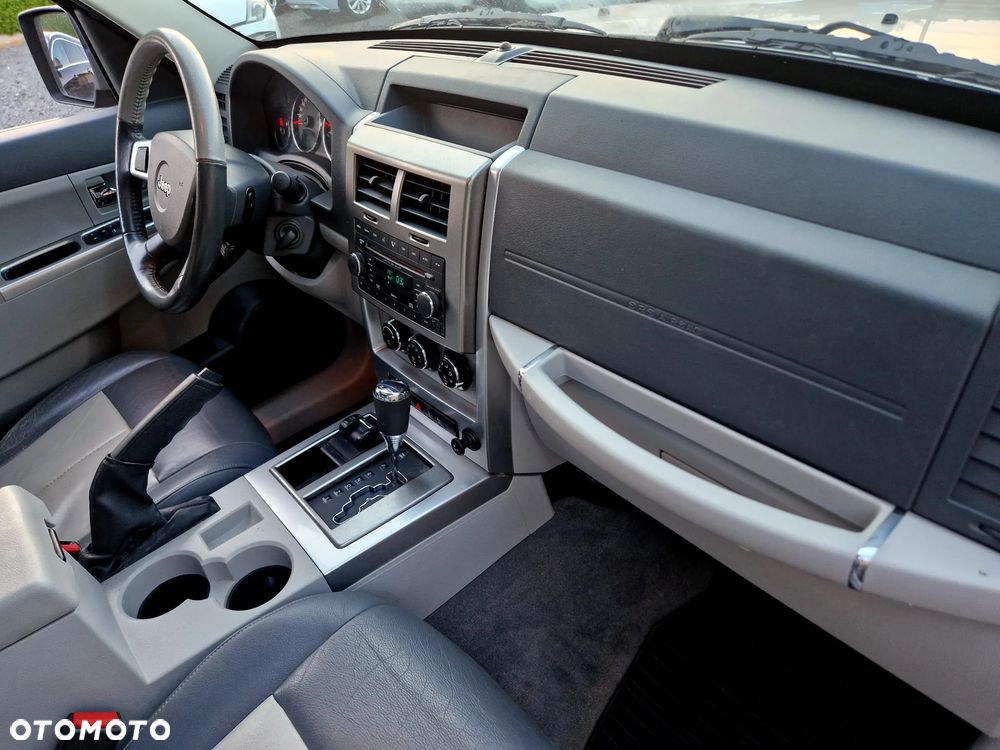 Jeep Cherokee 3.7 Limited - 27