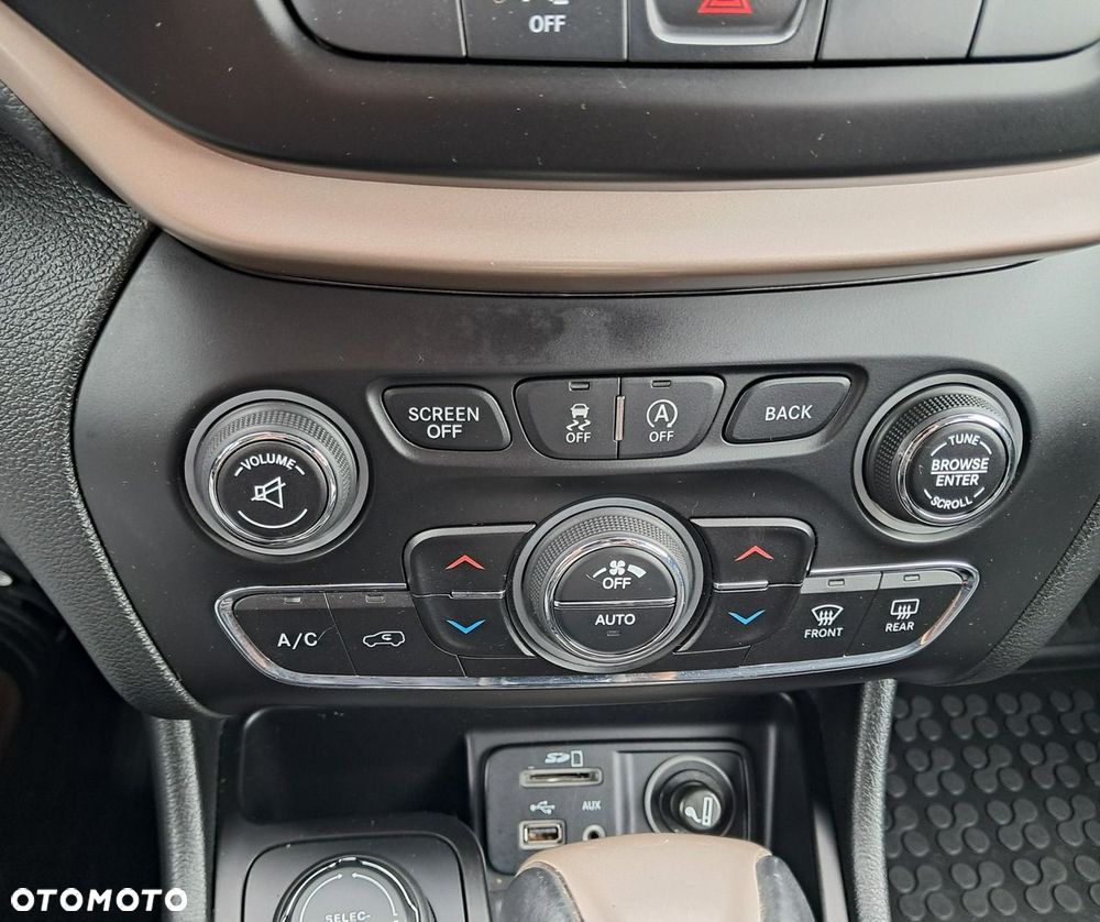 Jeep Cherokee - 18