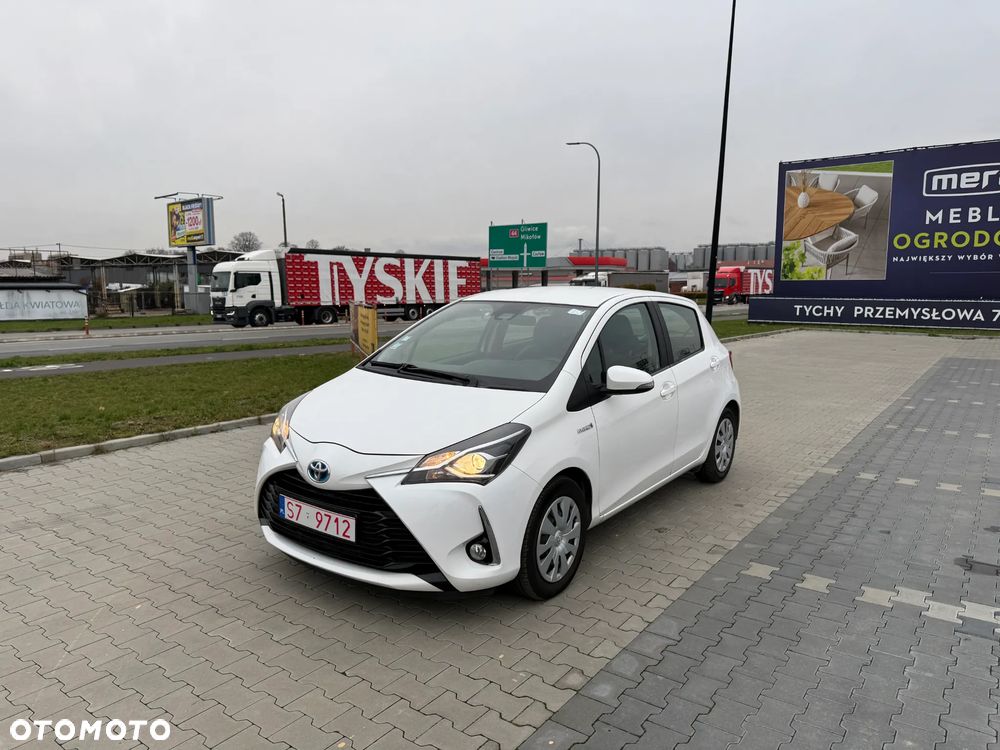 Toyota Yaris Hybrid 100 Premium - 9