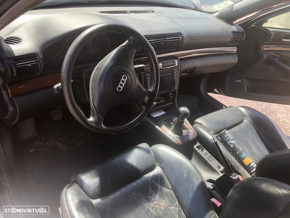 Audi (B5) A4 Avant 2.5 TDI de 2000 para peças - 8