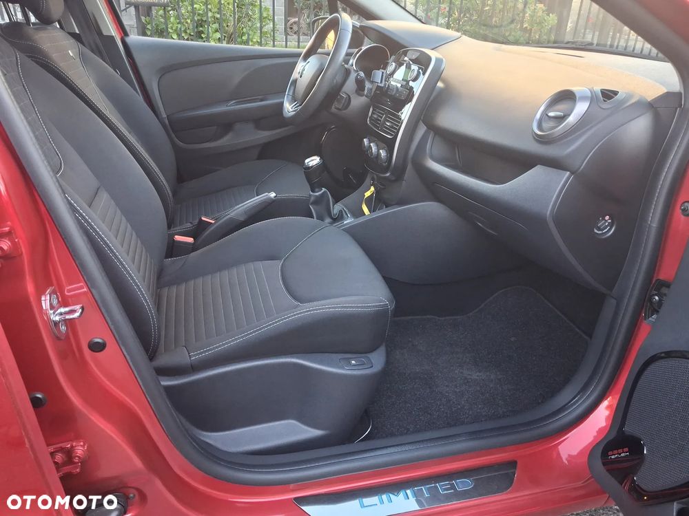 Renault Clio 1.2 16V 75 LIMITED - 11