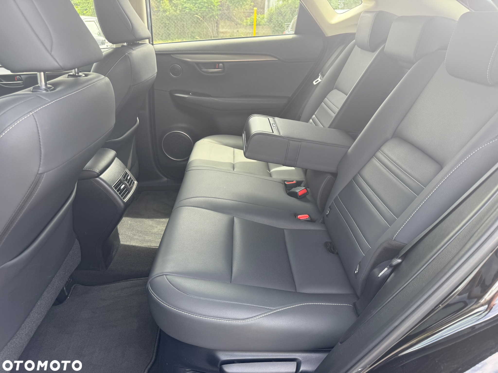 Lexus NX 300h Style Edition - 15