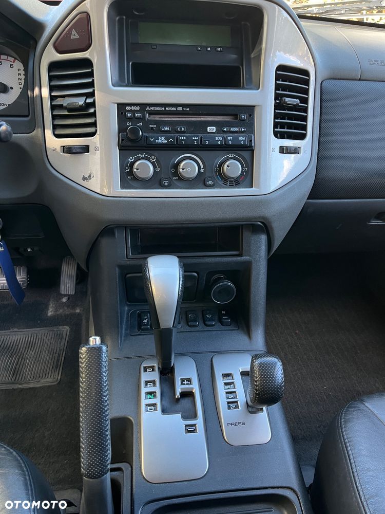 Mitsubishi Pajero - 10
