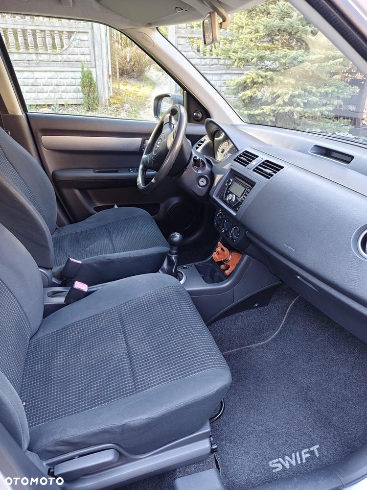 Suzuki Swift - 10