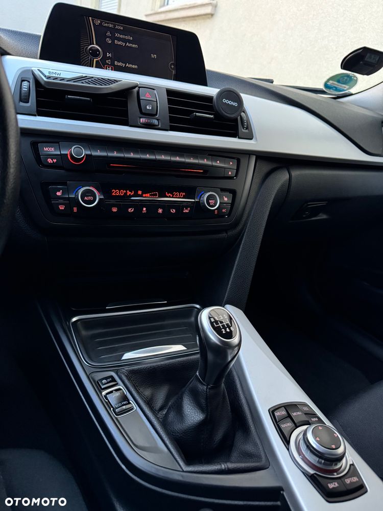 BMW Seria 3 318d - 13