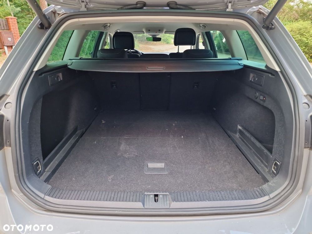 Volkswagen Passat - 20