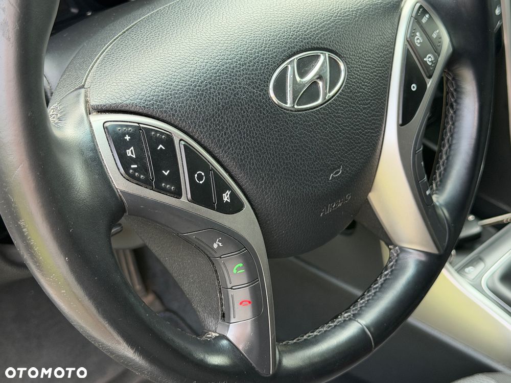 Hyundai i30 blue Kombi 1.4 YES Silver - 30
