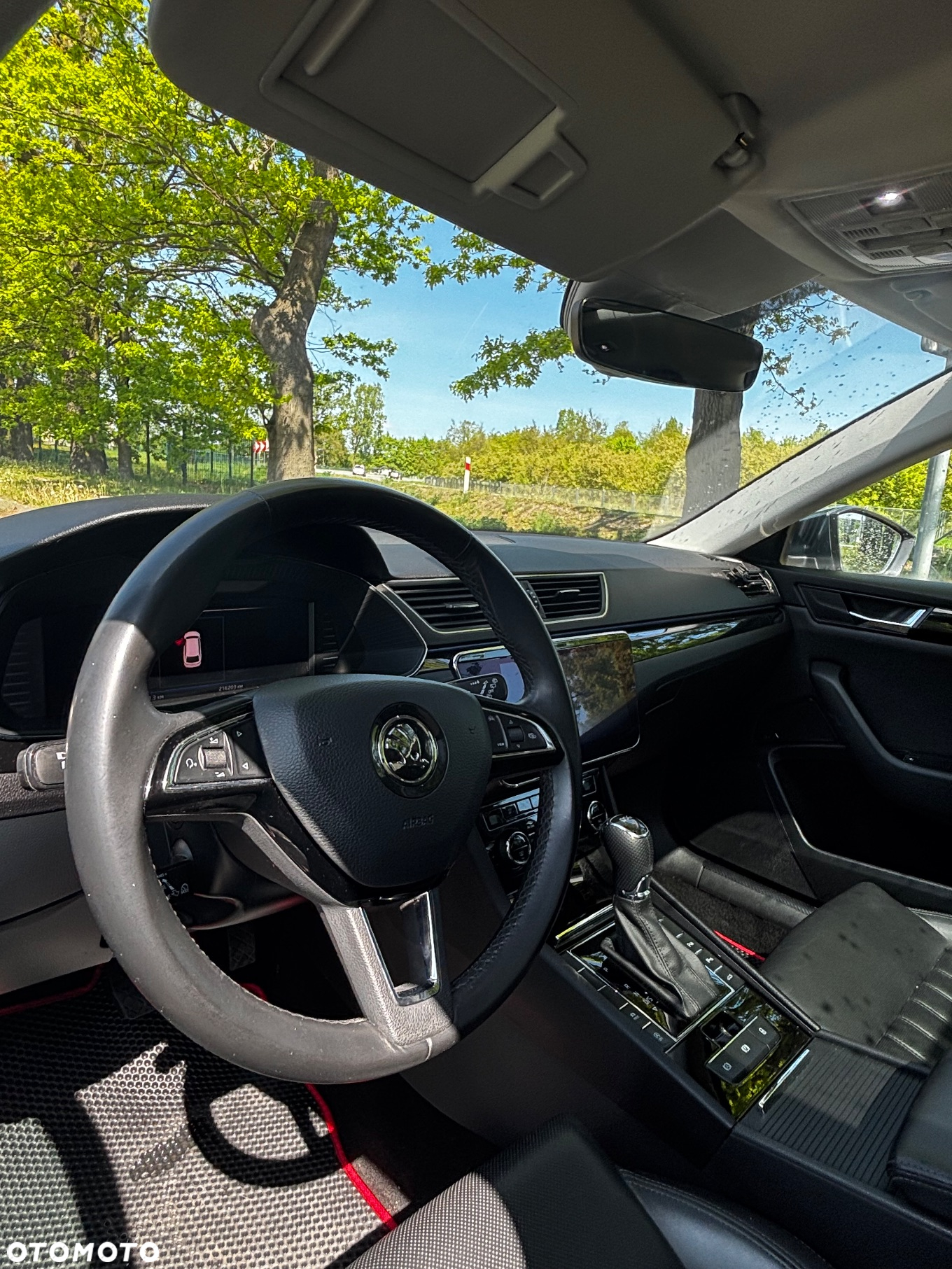 Skoda Superb 2.0 TDI DSG L&K - 24