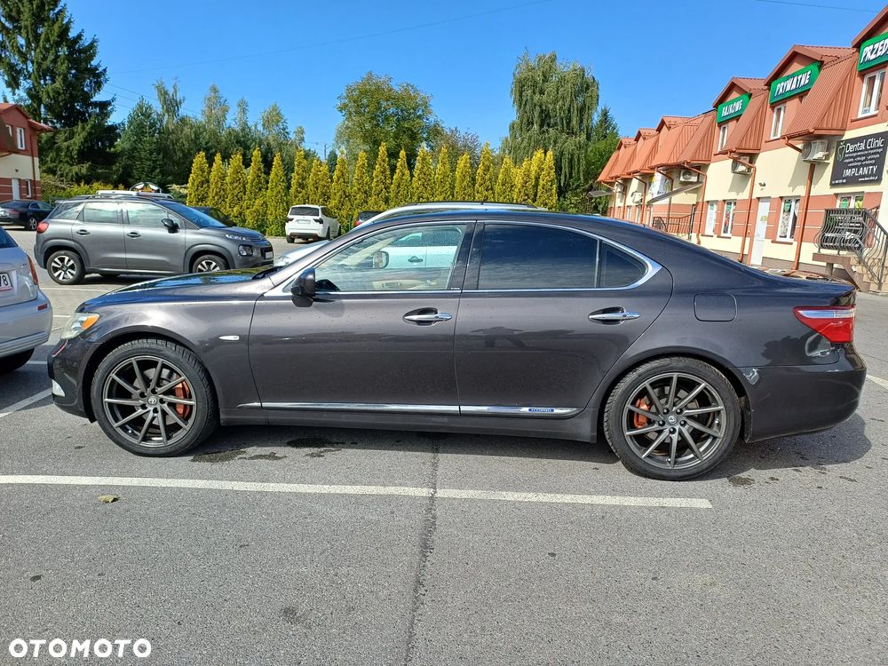 Lexus LS - 24