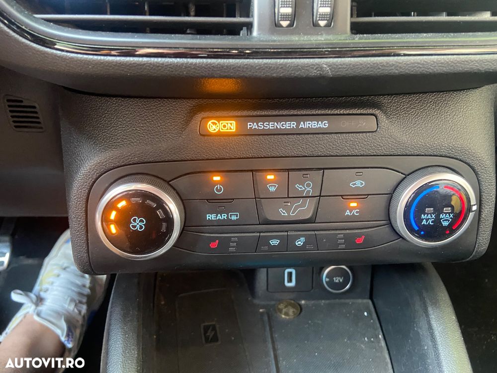 Ford Focus 1.5 EcoBlue Start-Stopp-System ST-LINE DESIGN - 11
