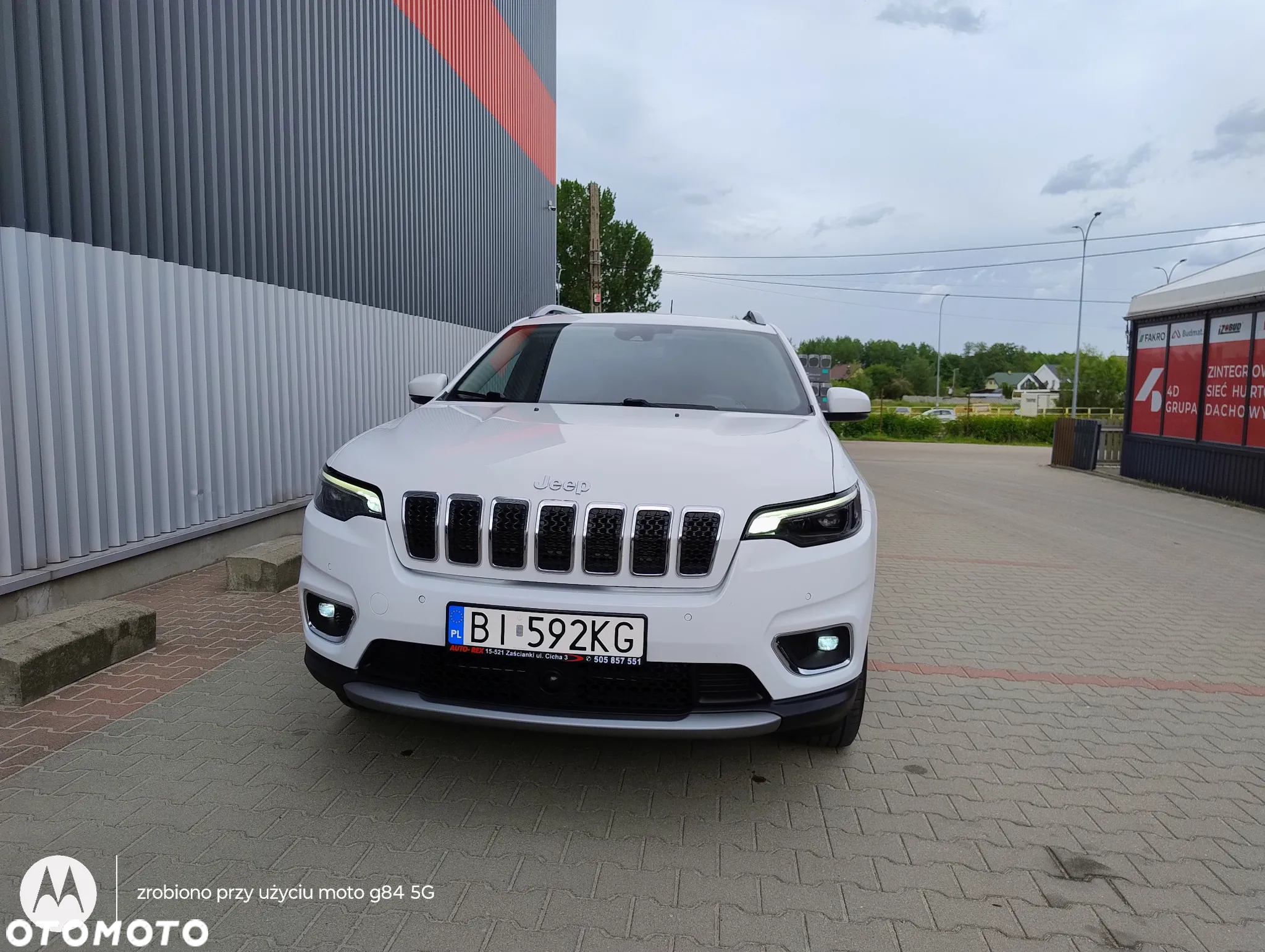 Jeep Cherokee - 33