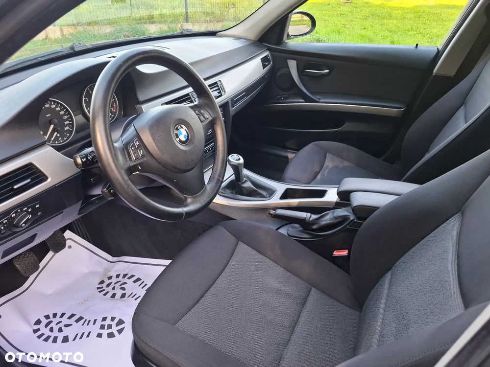 BMW Seria 3 320i - 10
