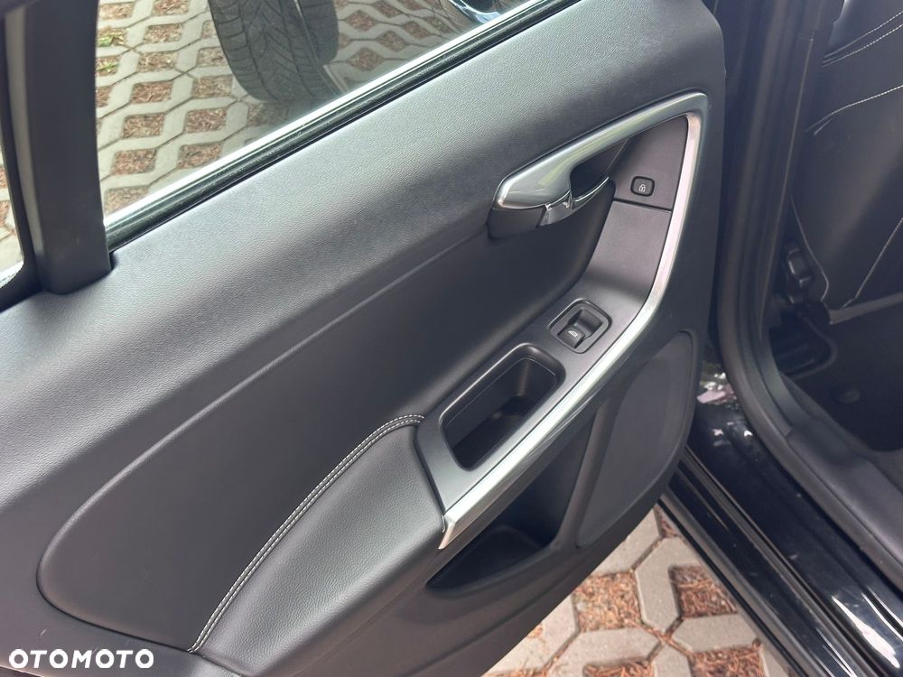 Volvo V60 D2 Summum - 23