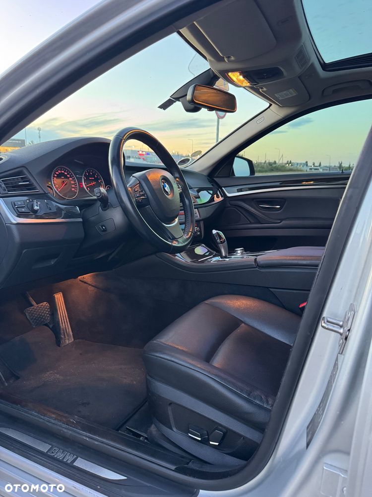 BMW Seria 5 523i Touring - 21