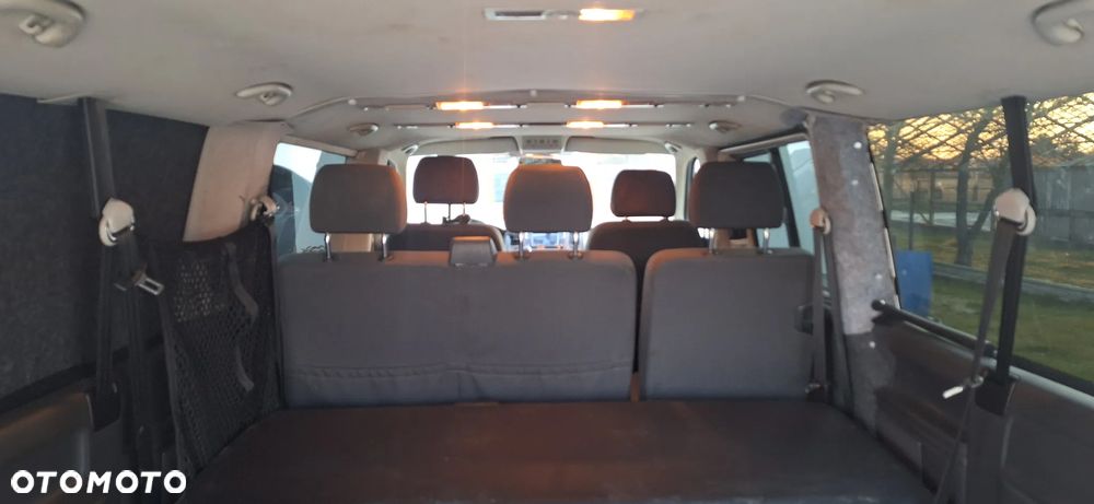 Volkswagen Caravelle - 7