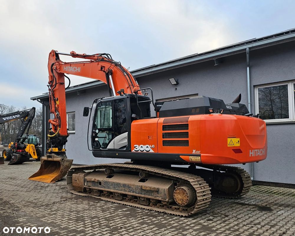 Hitachi ZX300LC-6 - 4