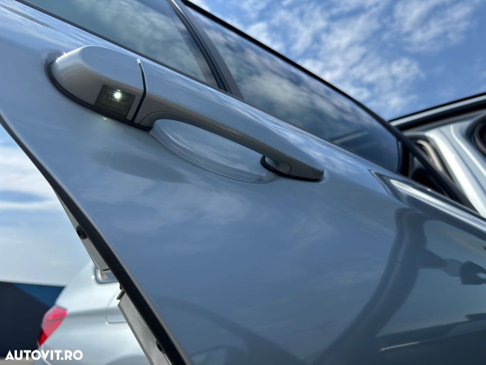 BMW Seria 3 318d Aut. - 12