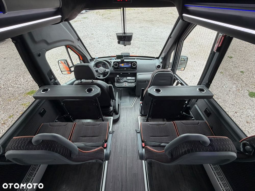 Mercedes-Benz Sprinter 519 - 23
