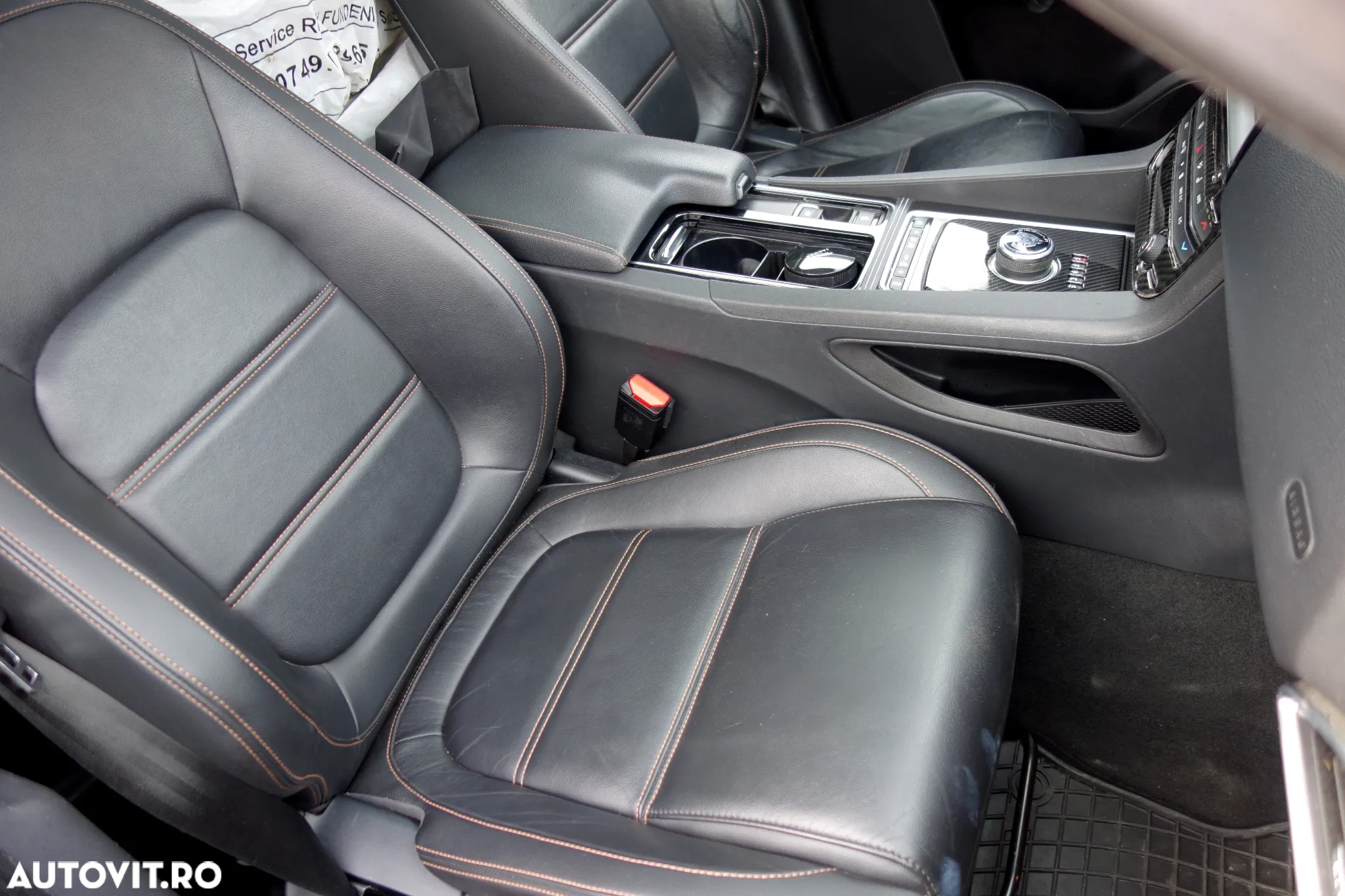 Jaguar F-Pace 20d RWD Pure - 10