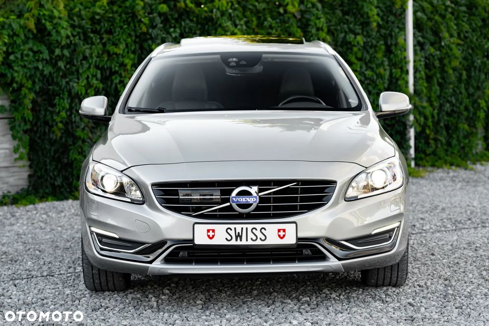Volvo V60 D6 AWD Plug-in Hybrid Momentum - 5