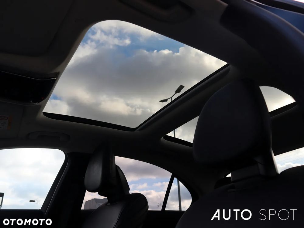 Mercedes-Benz Klasa C 180 9G-TRONIC AMG Line - 18