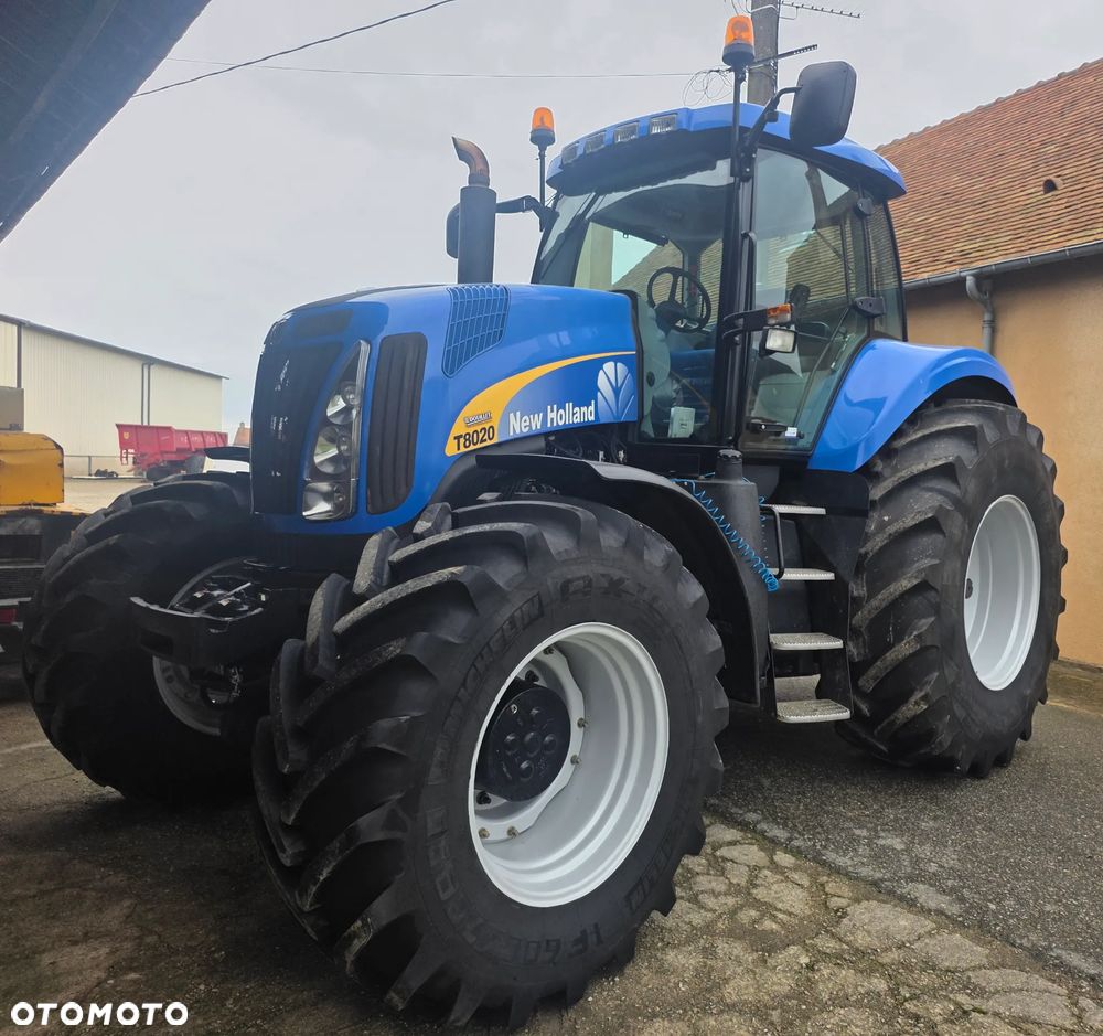 New Holland T8020 - 1