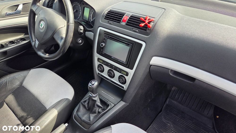 Skoda Octavia 2.0 TSI RS - 14