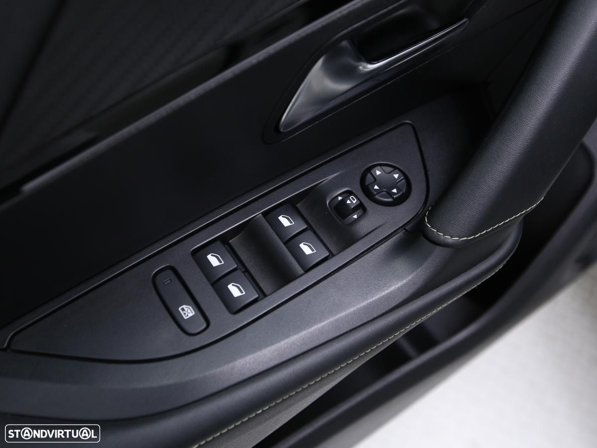 Peugeot 2008 1.5 BlueHDi GT EAT8 - 22