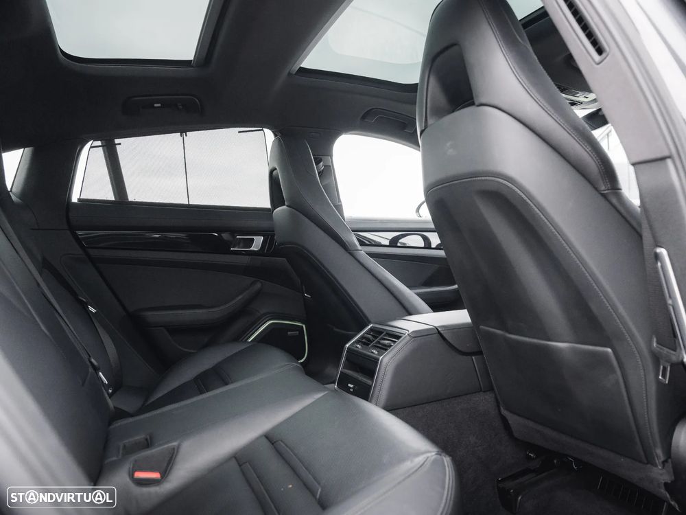 Porsche Panamera 4 E-Hybrid - 34
