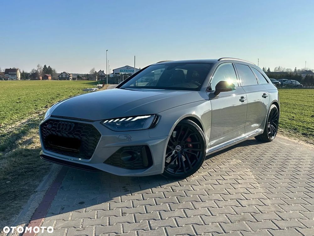 Audi RS4 Avant - 10