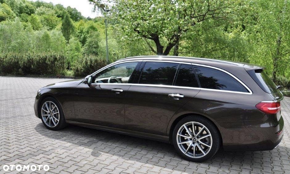 Mercedes-Benz Klasa E 400 4Matic 9G-TRONIC Exclusive - 25
