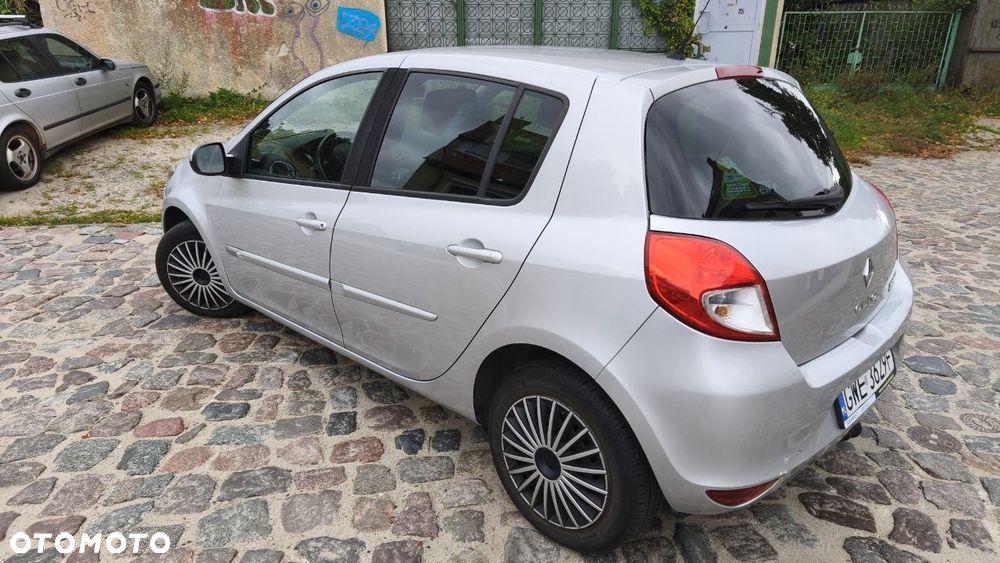 Renault Clio - 19