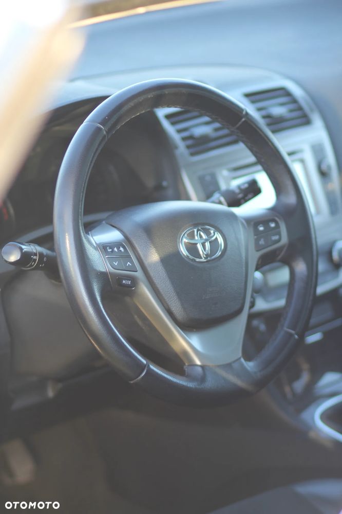 Toyota Avensis 2.0 D-4D Premium - 9