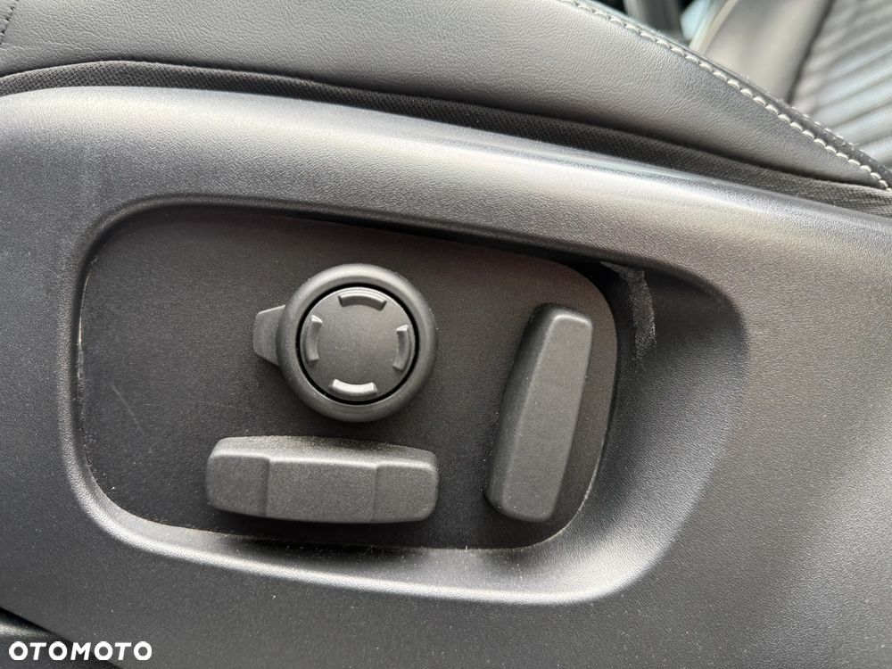 Land Rover Discovery P300 R-Dynamic HSE - 14