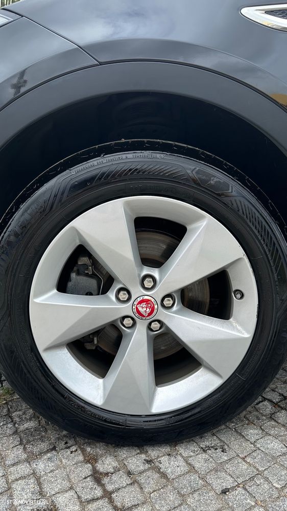 Jaguar E-Pace D150 R-Dynamic - 17