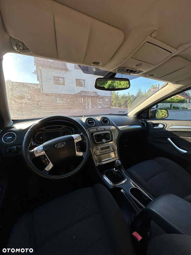 Ford Mondeo 1.8 TDCi Ambiente - 9