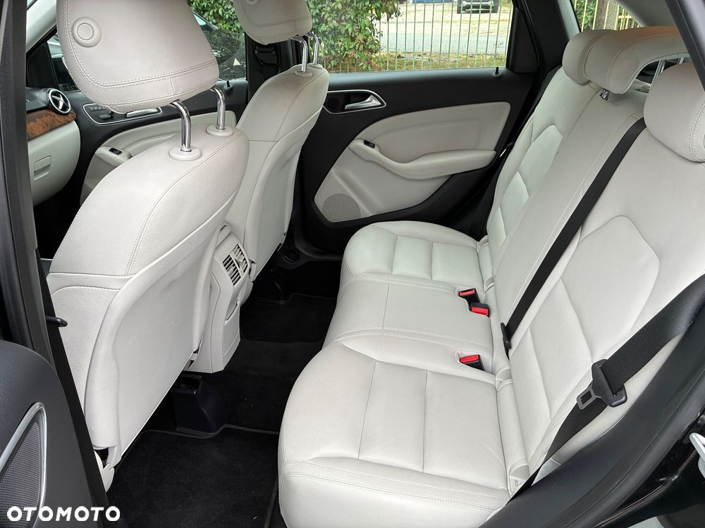 Mercedes-Benz Klasa B 180 7G-DCT Edition - 10