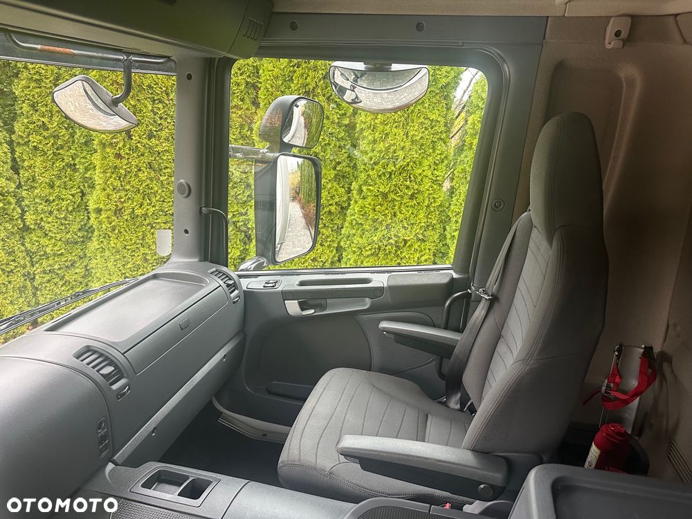 Scania / P360 / 6X2 / CHŁODNIA 7,7 m / Carrier / WINDA / - 40