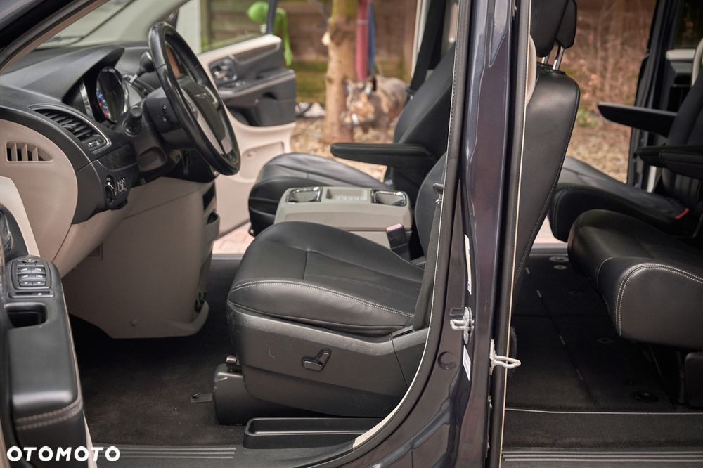 Chrysler Town & Country 3.6 Limited - 24